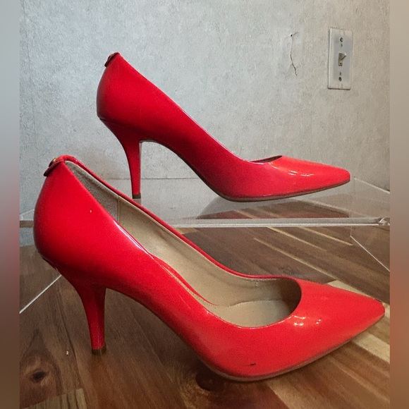 MICHAEL Michael Kors Coral Reef Flex Mid Pointed Toe Pumps Patent Leather Shiny - Picture 2 of 10